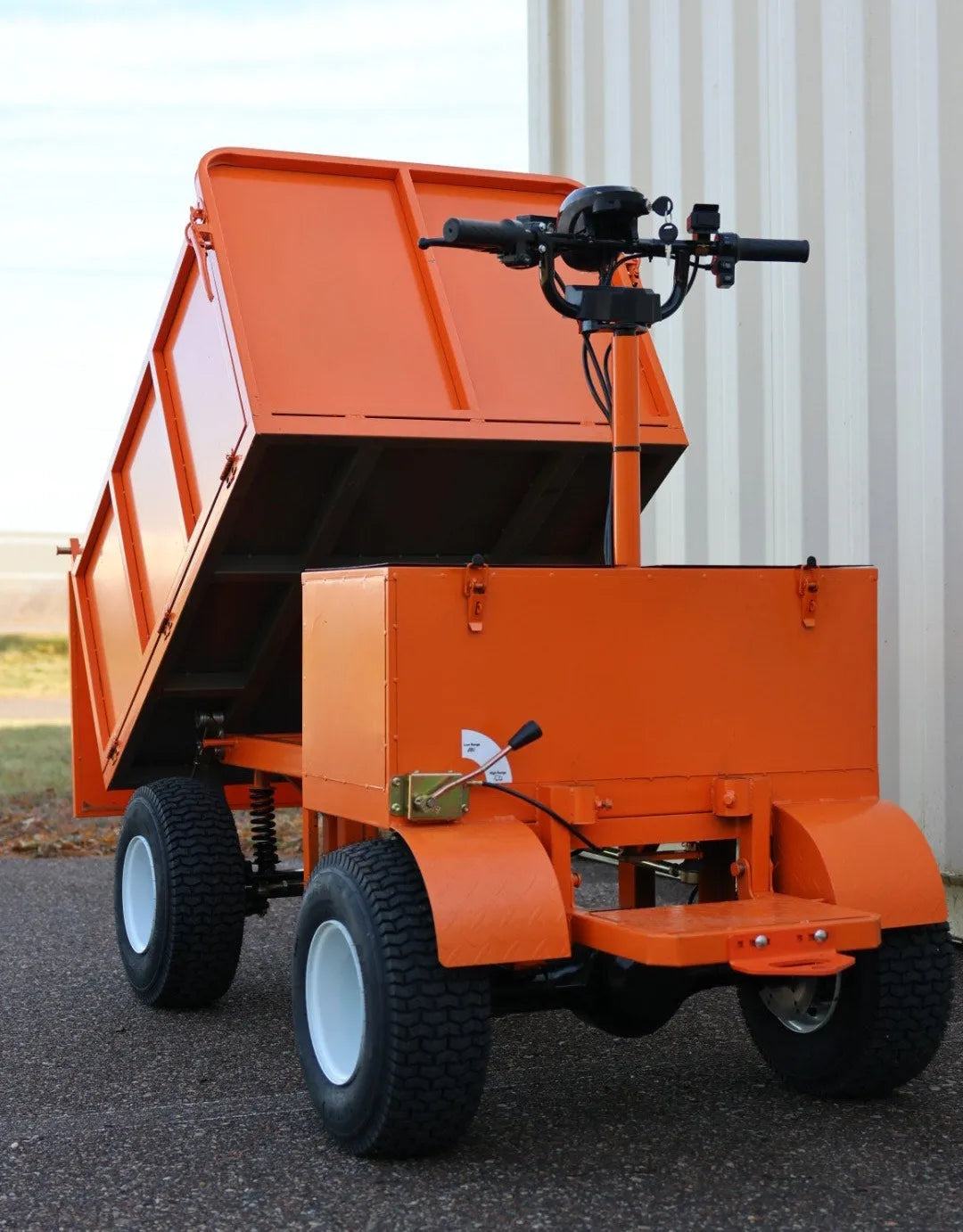 Four-wheel braking electric flatbed cart