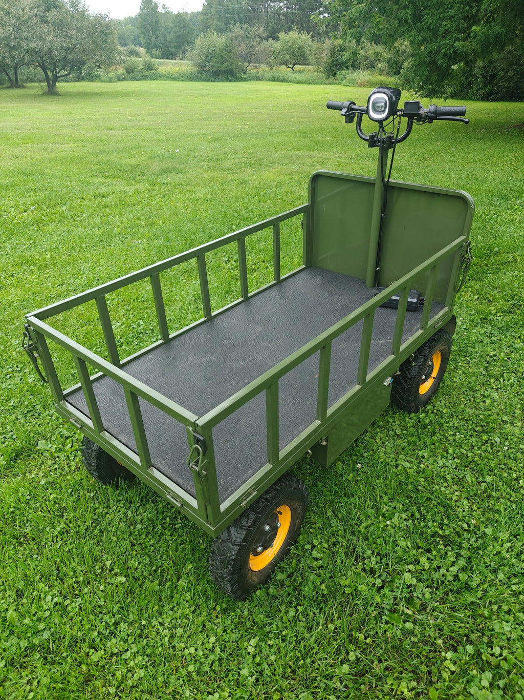 Four-wheel braking electric flatbed cart