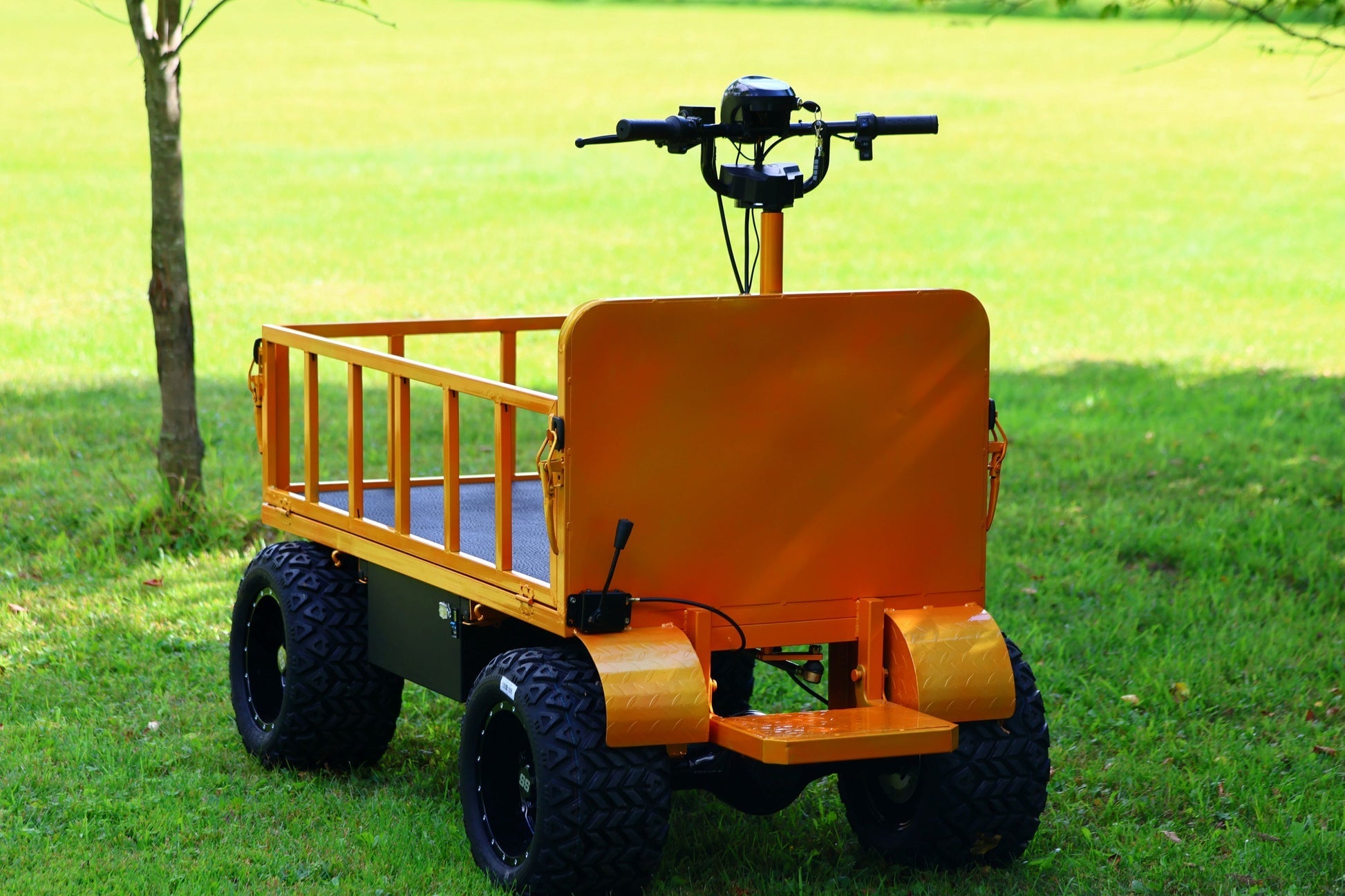 Four-wheel braking electric flatbed cart