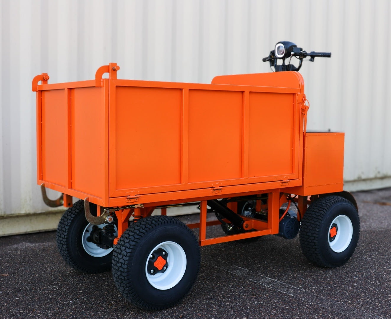 Four-wheel braking electric flatbed cart