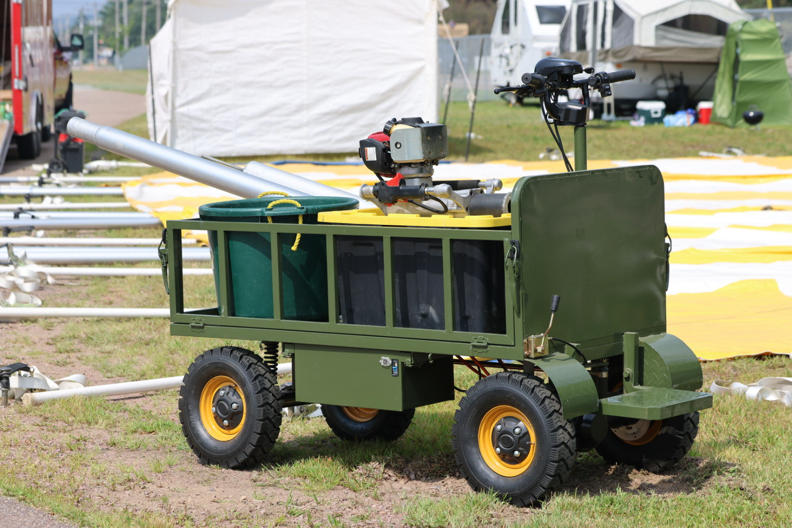 Four-wheel braking electric flatbed cart
