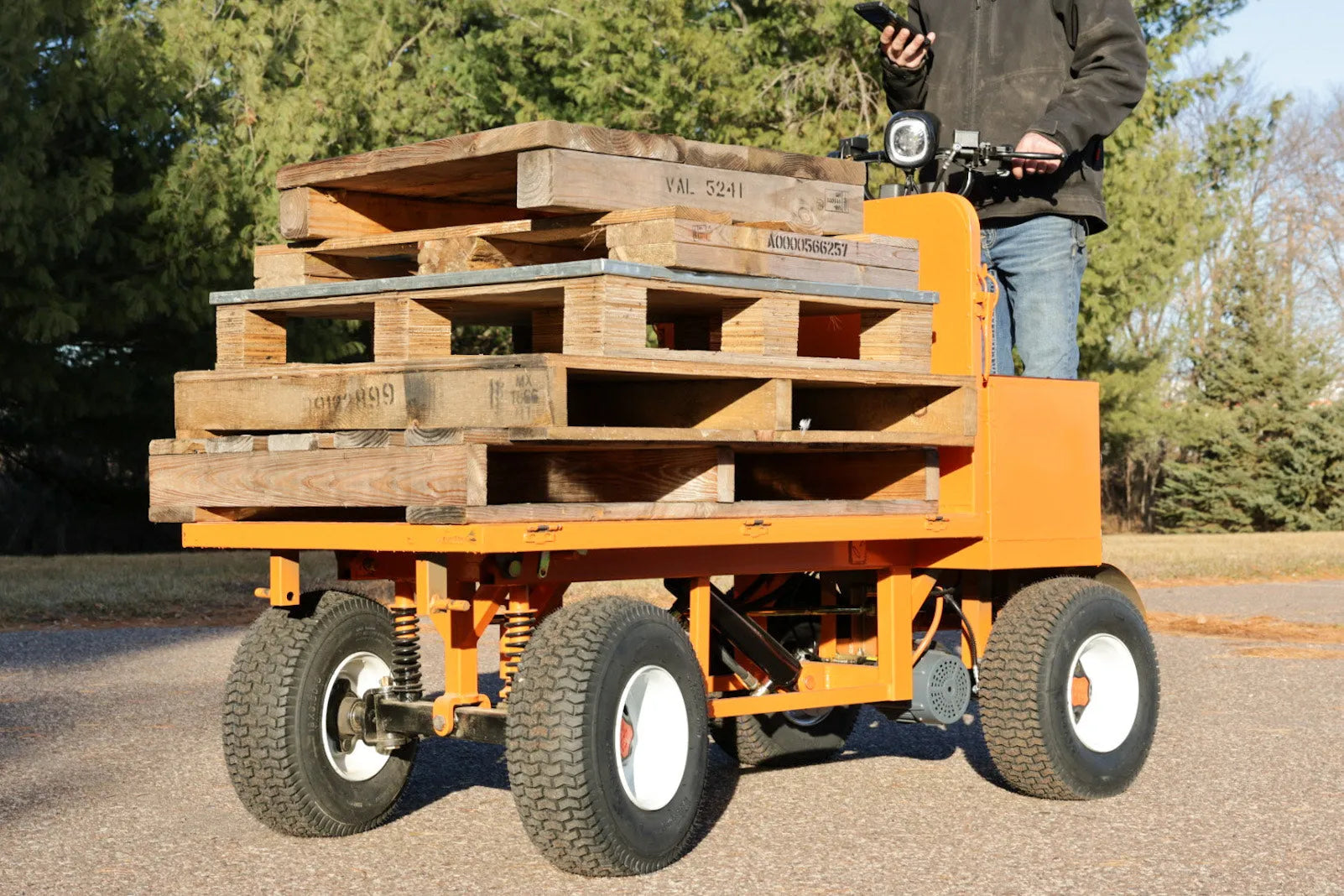 Four-wheel braking electric flatbed cart